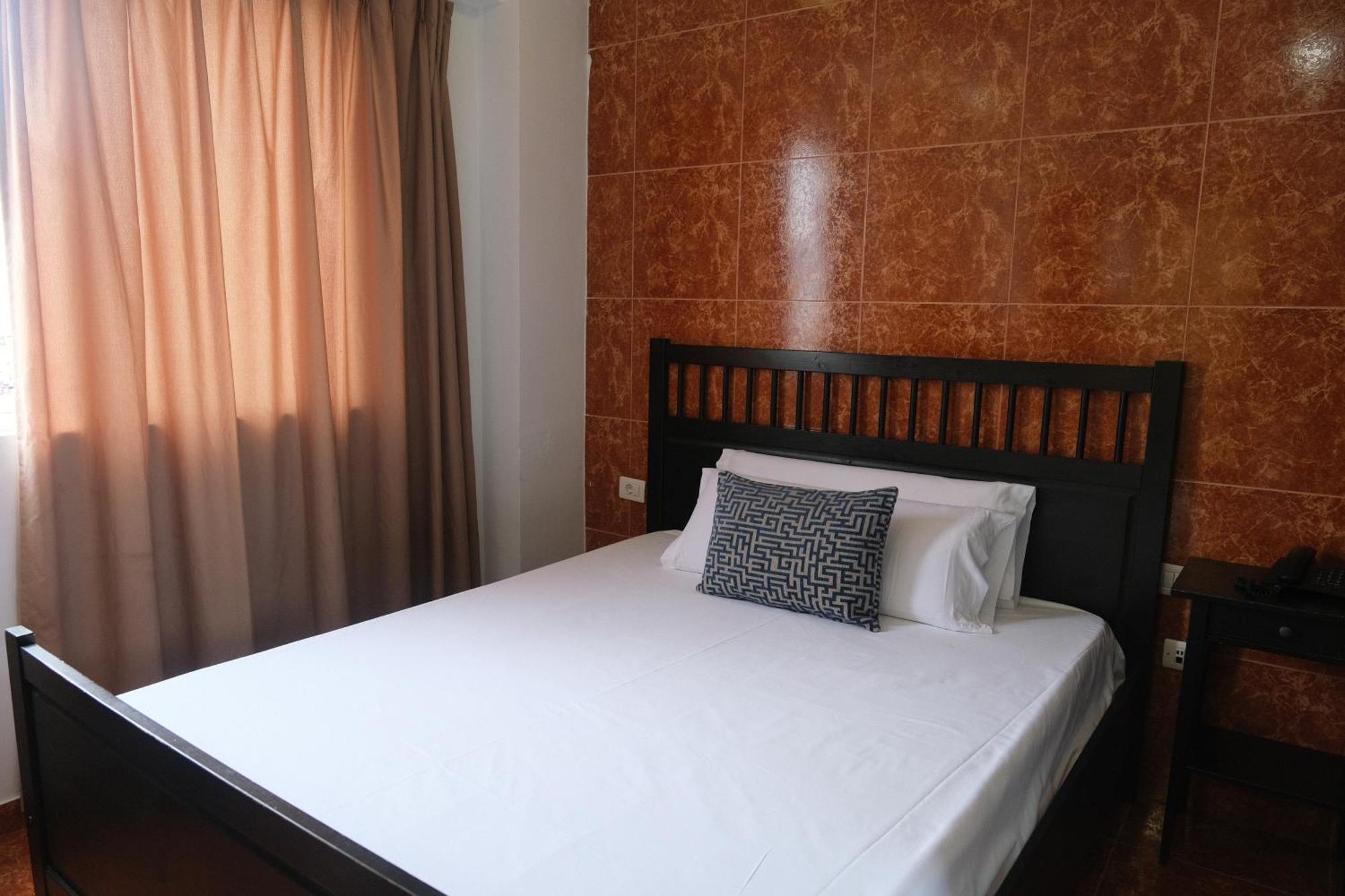 Hotel Adonis Capital Санта-Крус-де-Тенерифе Номер фото